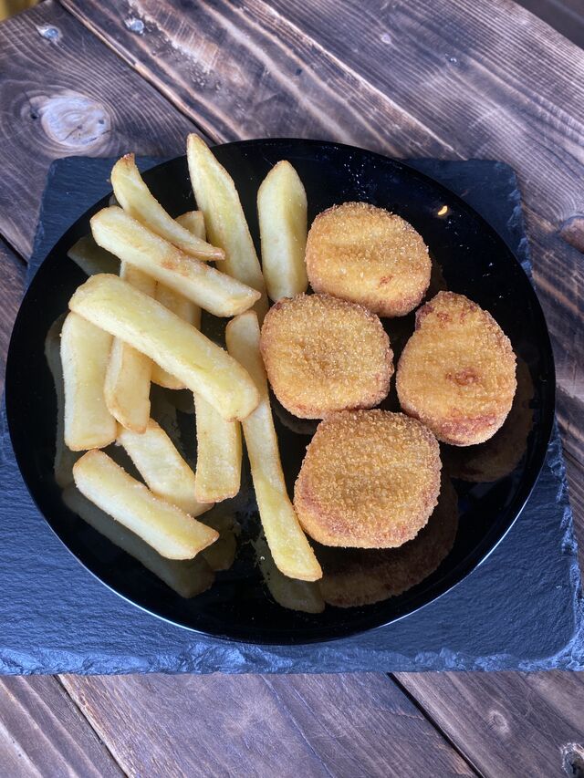 nuggetsy z kurczaka + frytki z ziemniaków 