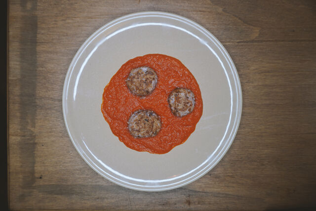 Frikandeller con salsa di pomodoro al burro