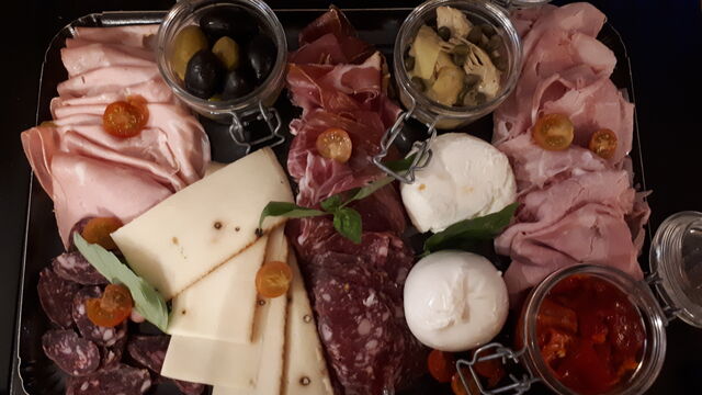 Planche d'antipasti à déguster seul ou plusieurs 