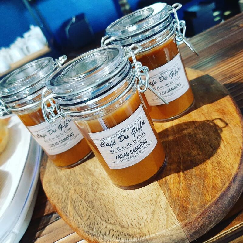 Caramel au Café
Réalisé par notre Pâtissière avec notre Café Brésilien 100%Arabica
