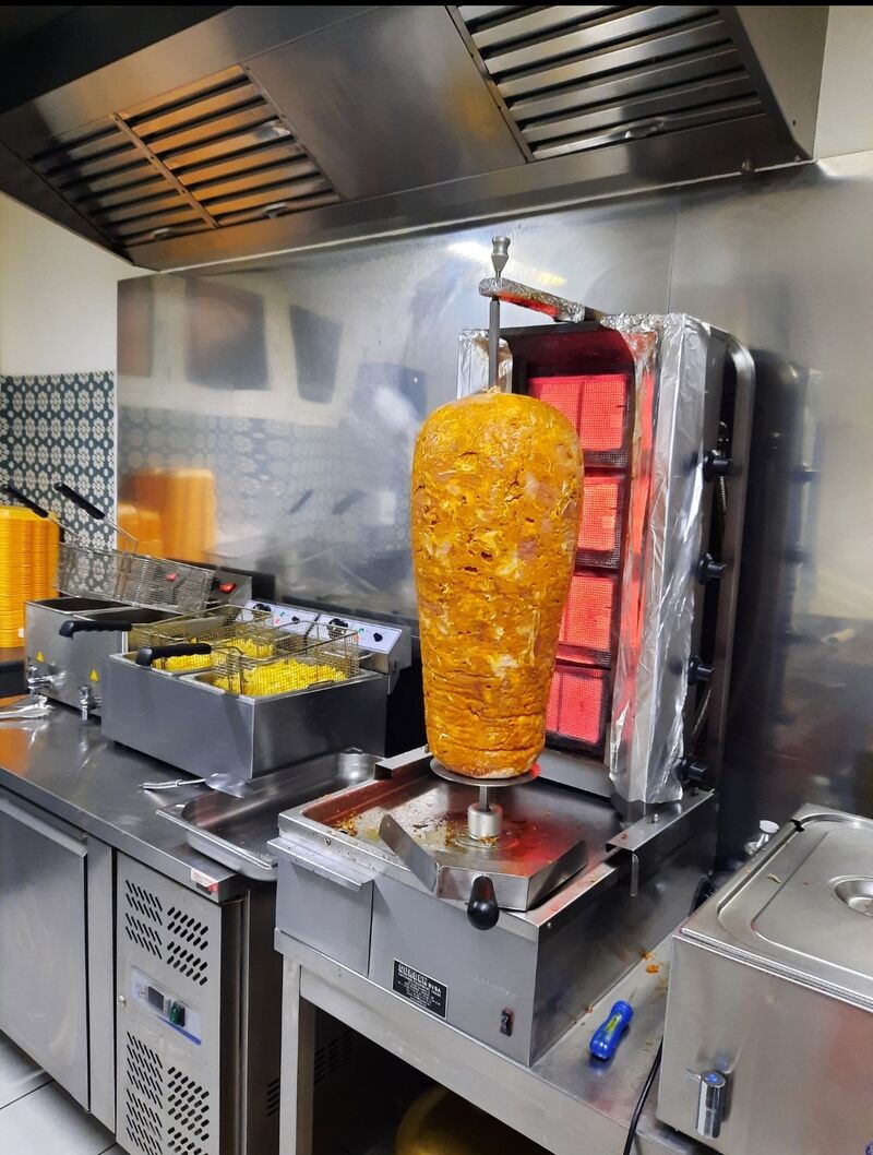 Différentes pittas et pains sont disponibles ! Contactez-nous !