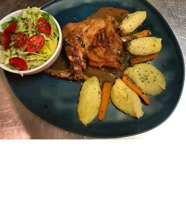 Le BOHEMIA vous propose une cuisine
traditionnelle faite maison, avec des
produits frais et locaux.