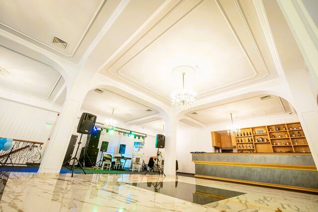 Barul restaurantului te invită la un cocktail !