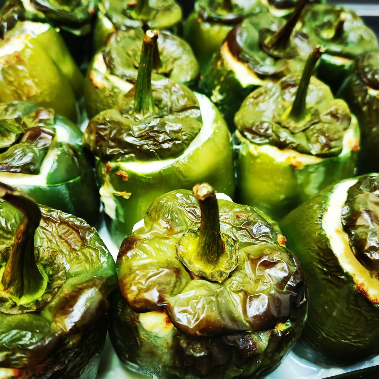 Exemple de plat du jour : poivrons farcis à la mousse de colin