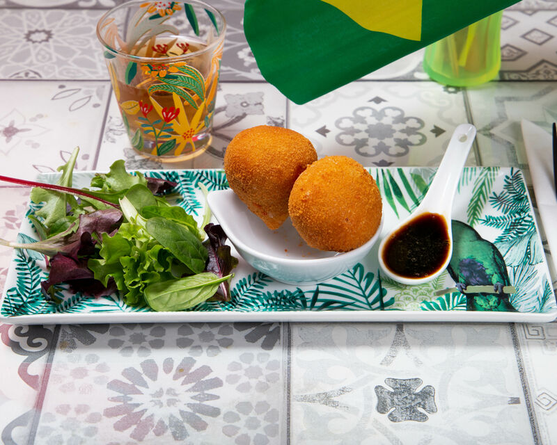 Beignet de poulet!
La fameuse coxinha brésilienne! 