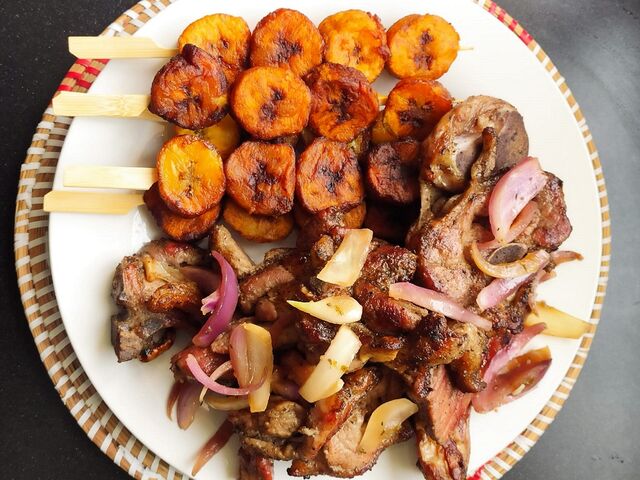 Grillade DIBI agneau avec son accompagnement Alloco