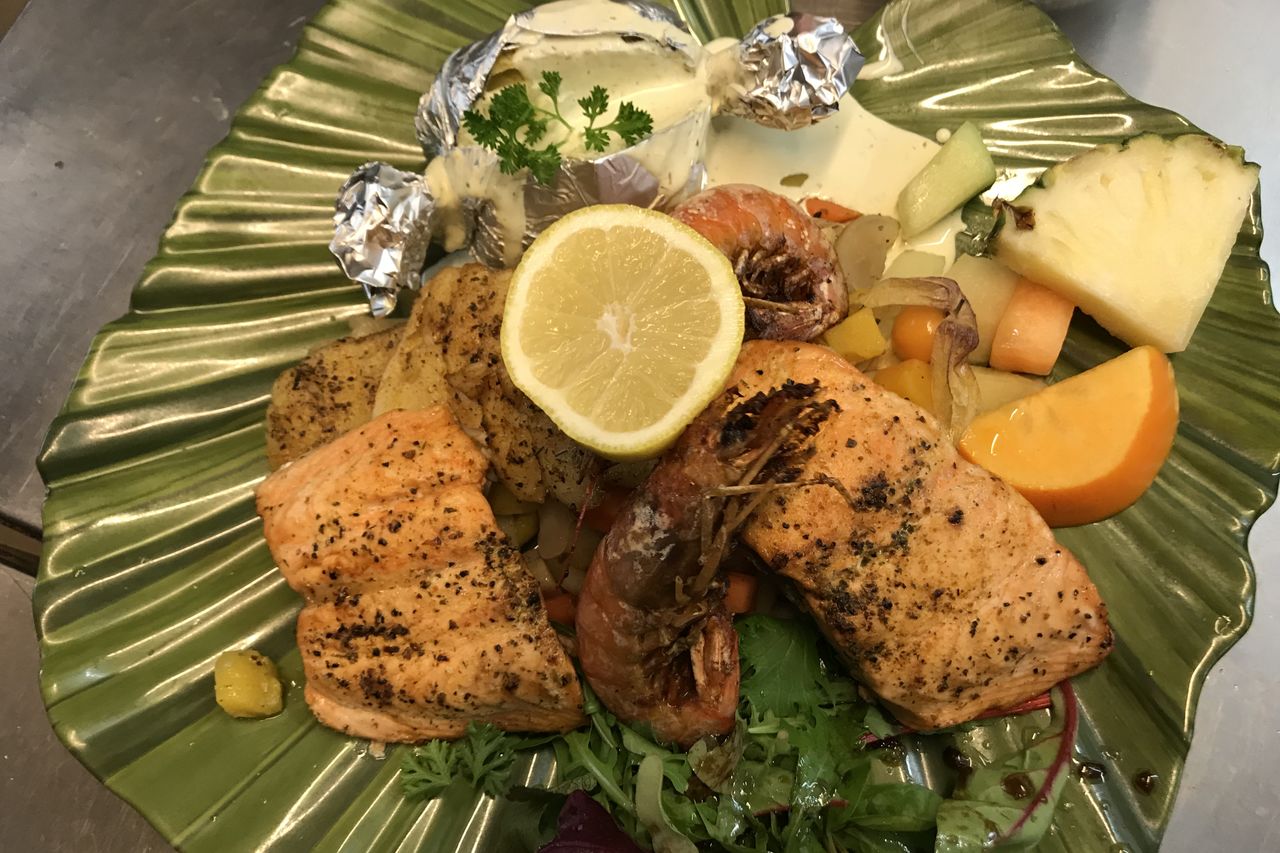 Fischteller, auf Vorbestellung bei uns möglich