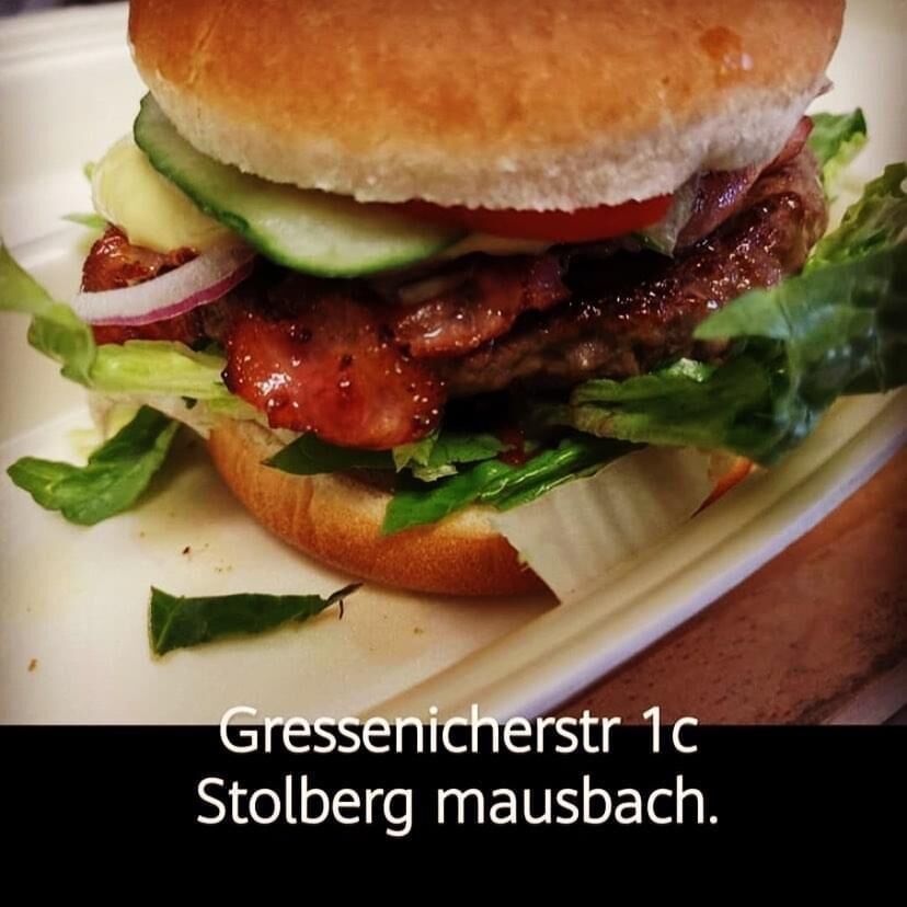 Hamburger mit bacon.
