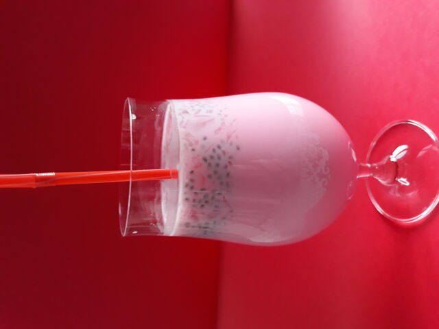 Dessert - Alouda : boisson au lait, agar-agar et graine de basilic