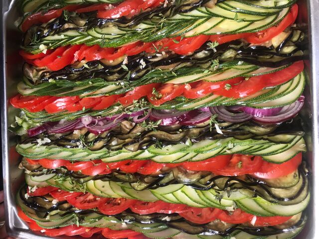 Légumes bien rangés pour le tian de saison.