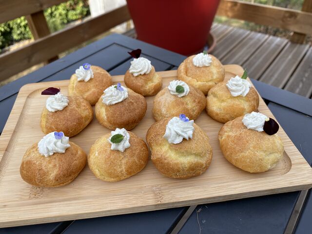 Mini-choux à la crème de roquefort