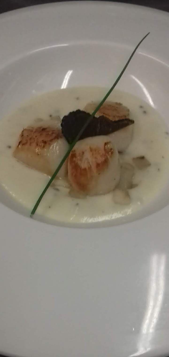 Velouté de topinambour et Saint-Jacques rôti