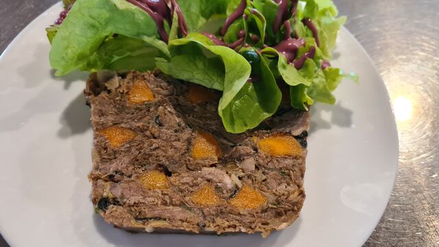 A emporter Terrine de bœuf en gelée et salade vinaigrette au vin rouge