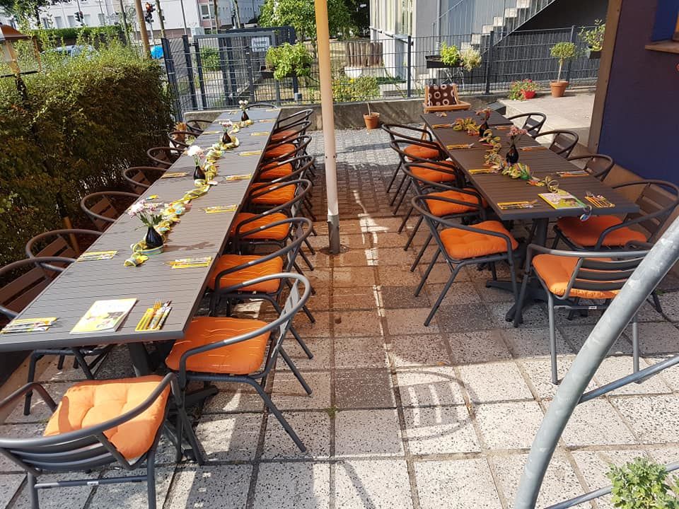 unsere Terasse im Sommer
hergerichtet für eine Einschulungsfeier
