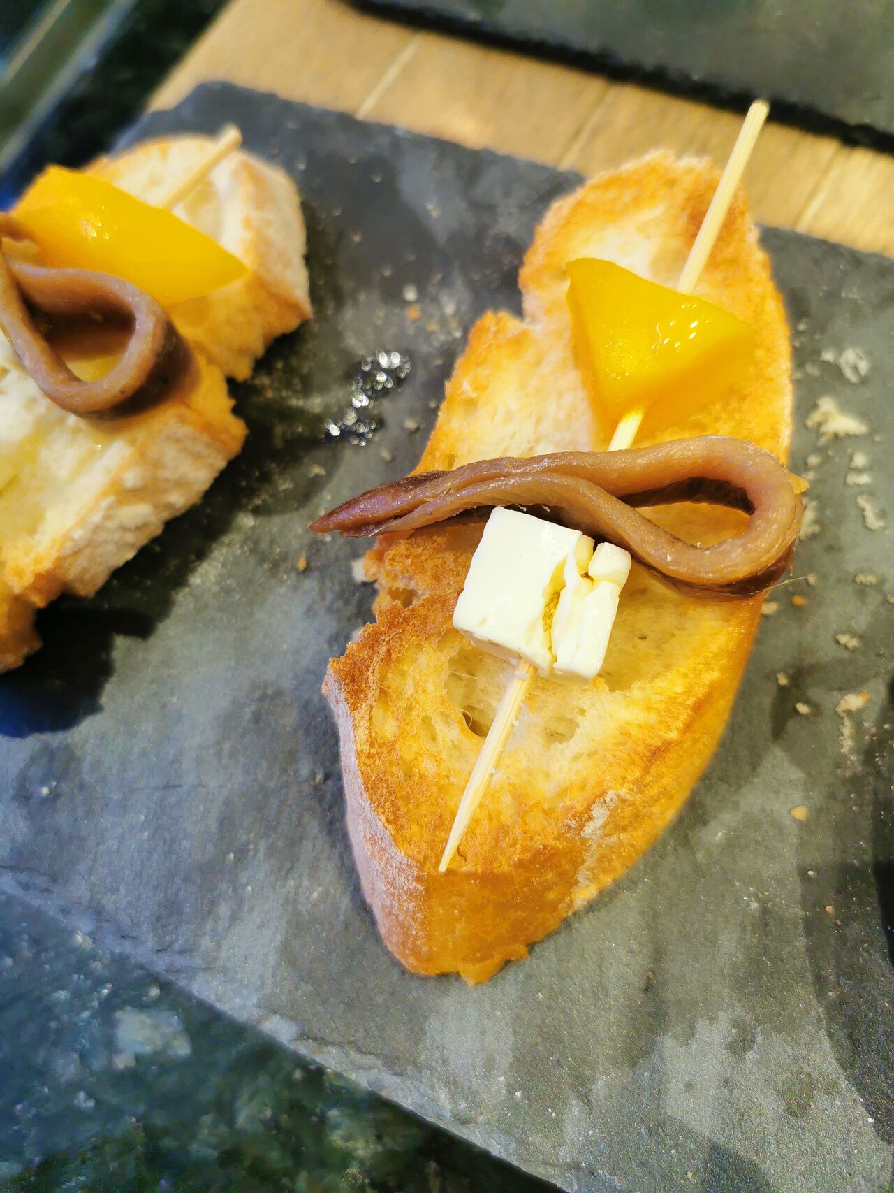 Mango, anchoa y queso. 
