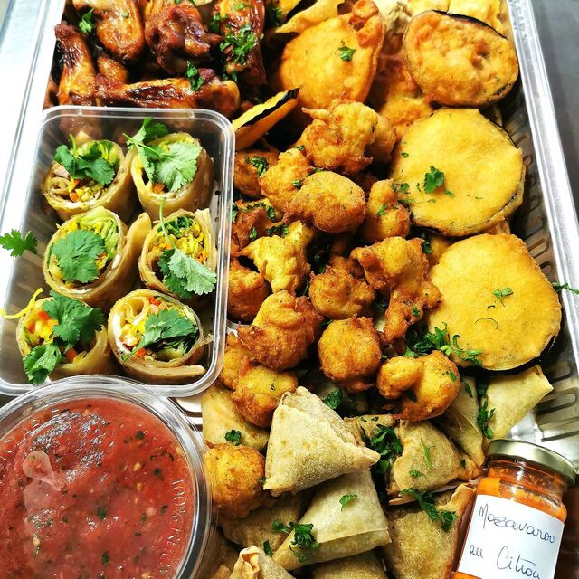 Plateau de Gadjaks (entrées type tapas) Mauriciennes 