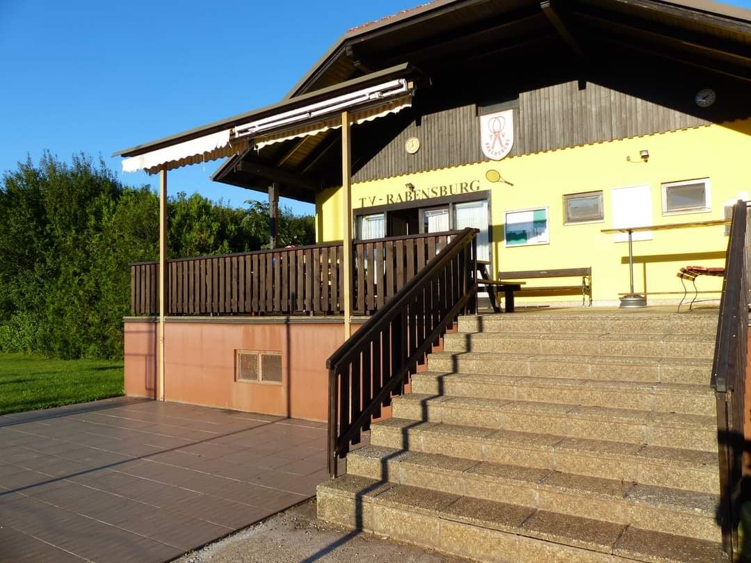 Clubhaus mit Terrasse