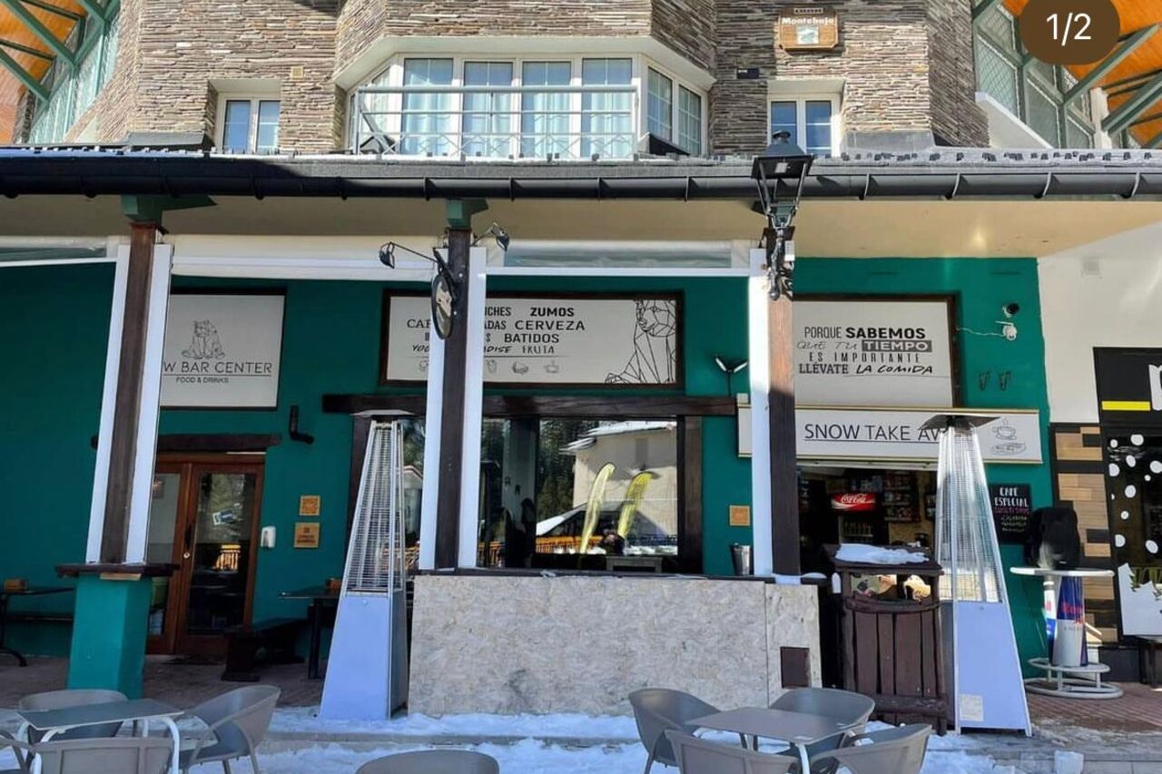 Tu terraza a pie de pistas.