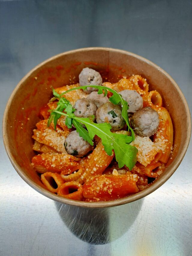 MACCHERONI - POMODORO E POLPETTE