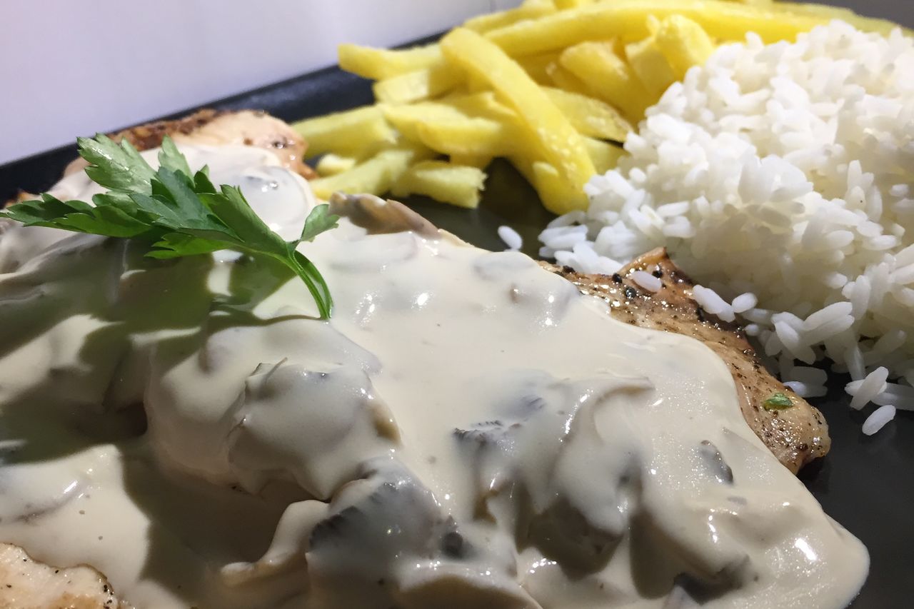 Bife de frango c/ cogumelos