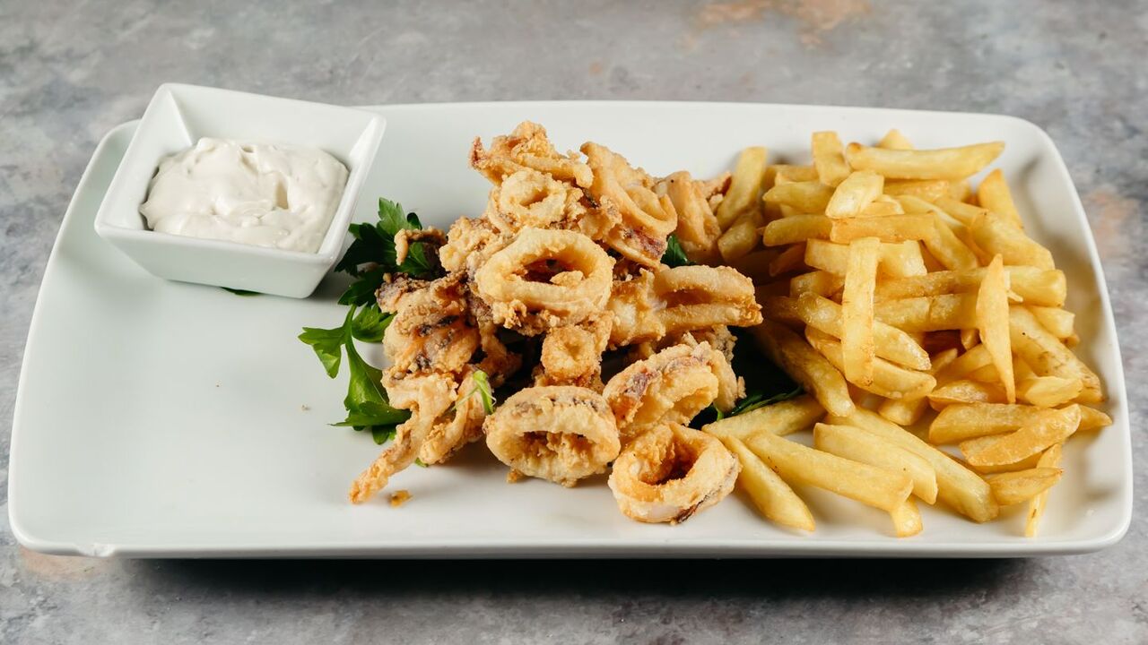 Pržene lignje sa friganim krumpirom i domaćim tartarom