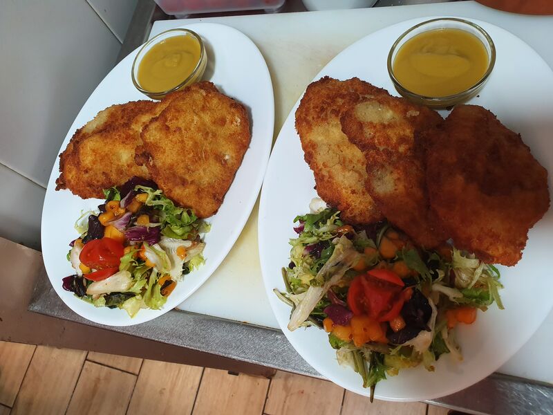 Lomos rellenos con bechamel y empanados