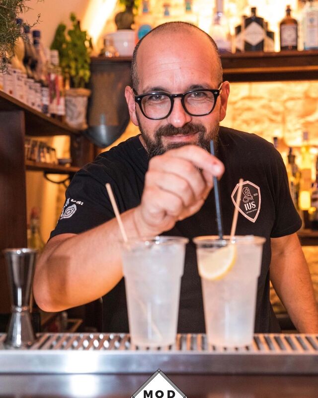 Mercoledì sotto il castello. 