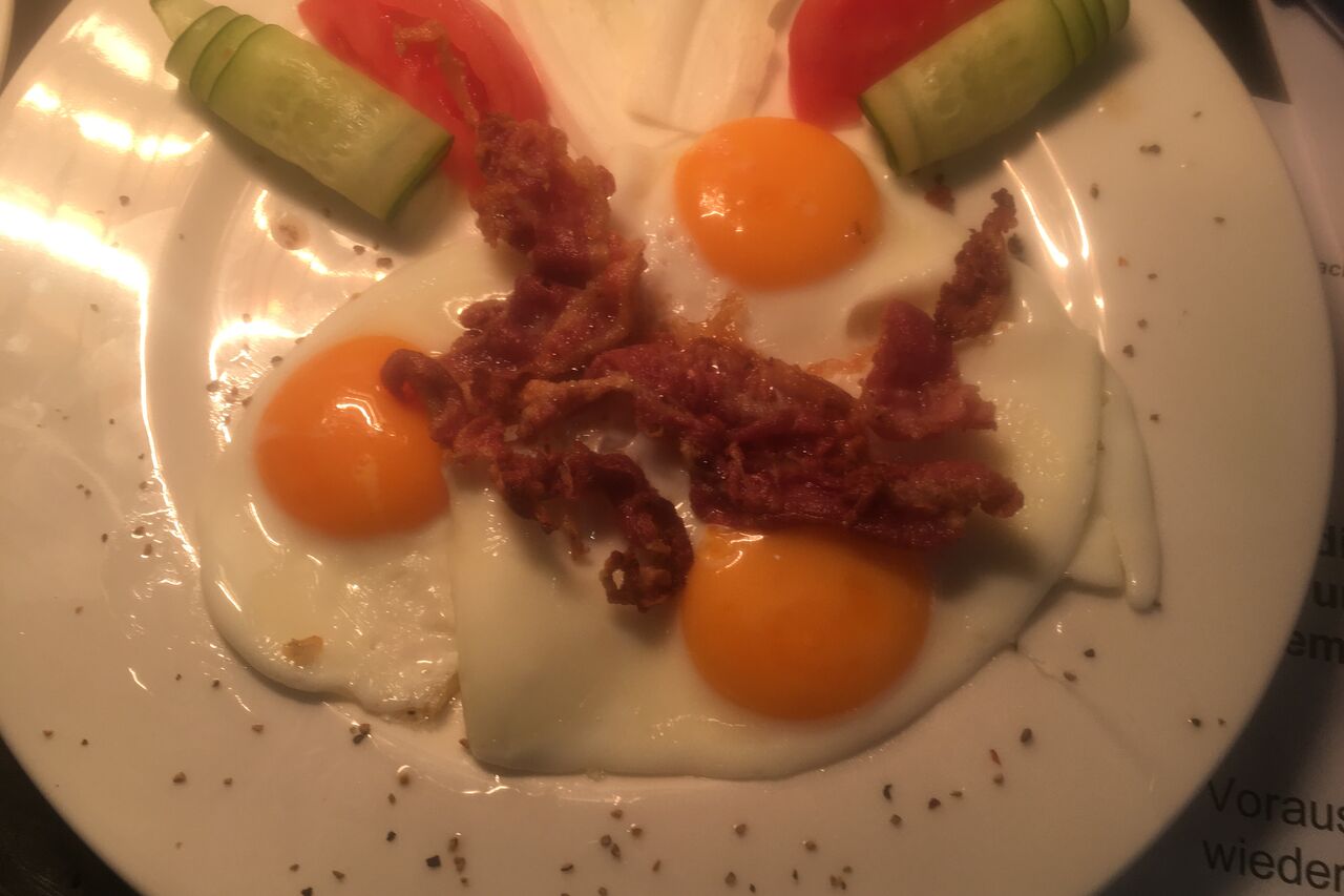 FRÜHSTÜCK IM FRIEDEL`S AM KLOSTER