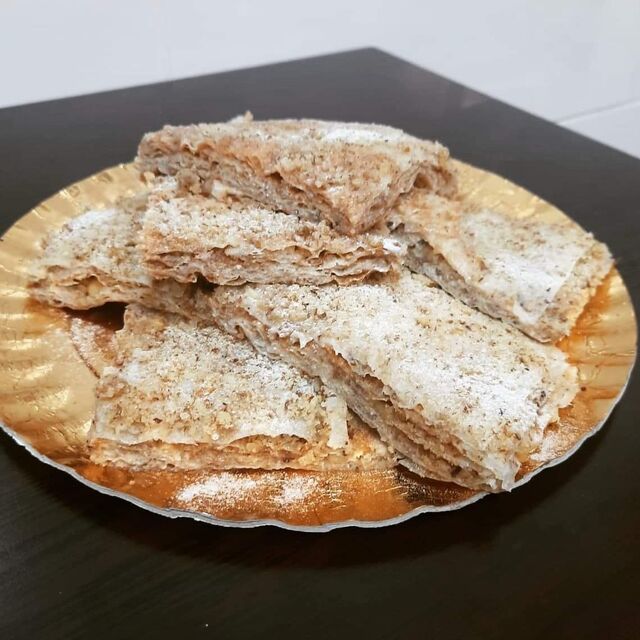 Turte cu nuca și miere