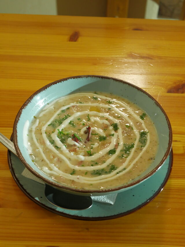 Valašská kyselice z uzeného kolene, zakysaná smetana