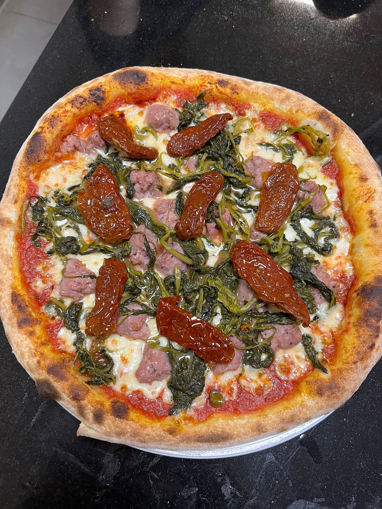 Selbstgestaltete Pizza