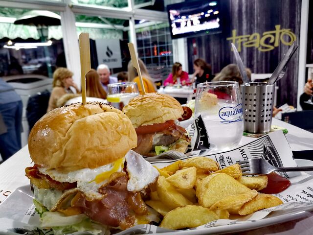 Hamburguesas con patatas 