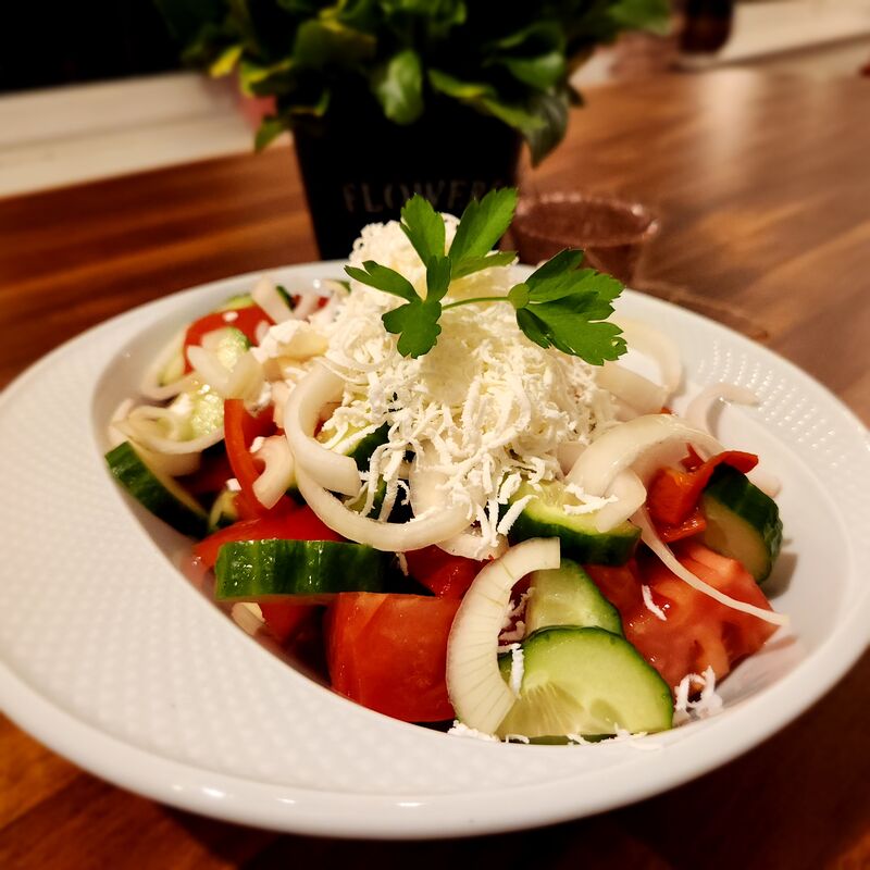 Bulgarische Schopskasalat