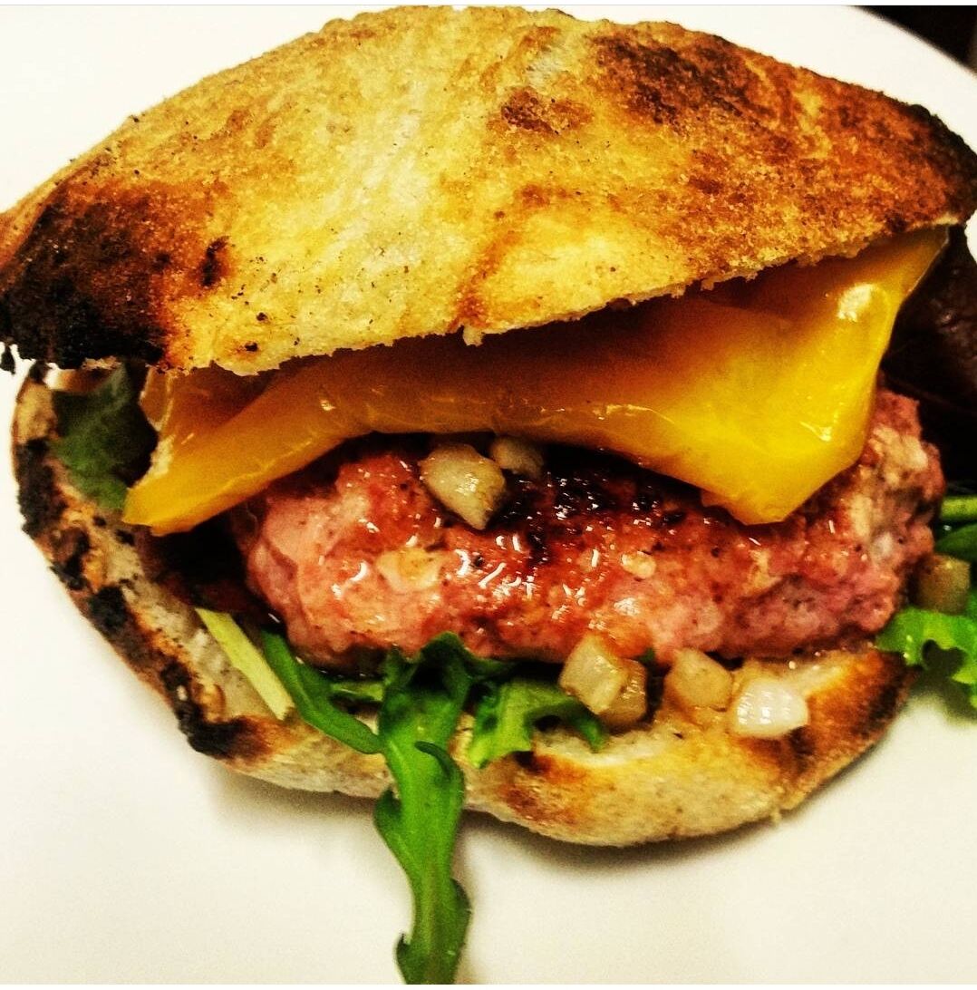 L hamburger di manzo