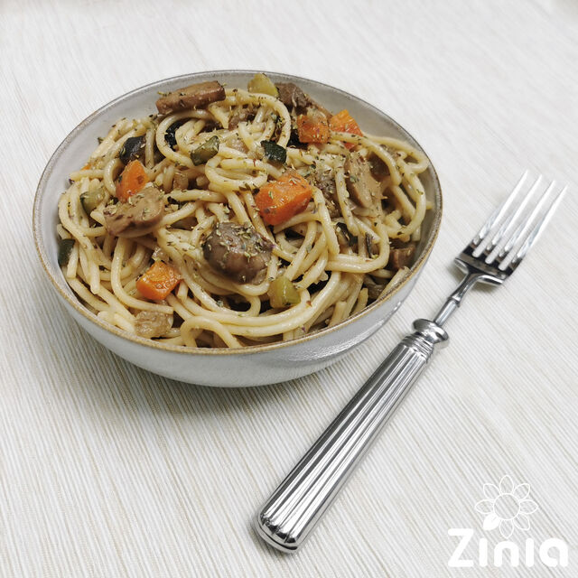 ESPARGUETE COM LEGUMES