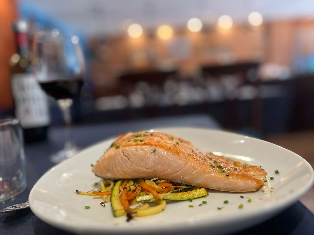 Salmon al horno con verduritas