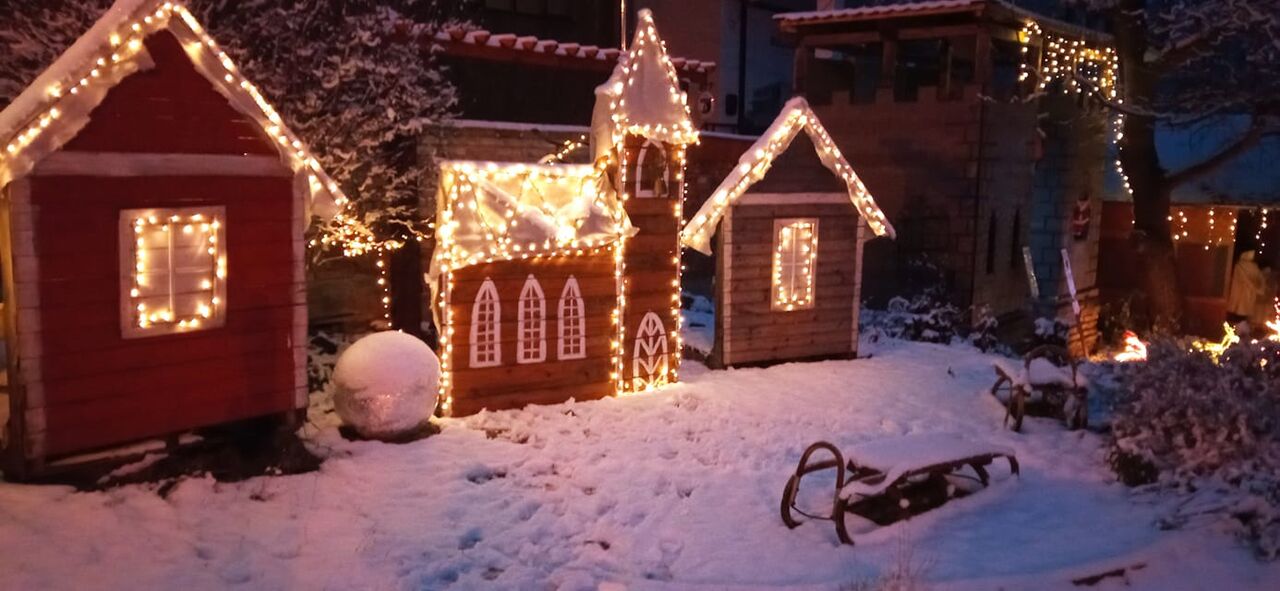 Vánoce u nás s Vánočním městečkem, zvonicí, kulisy l, Ježíškovy veljé saně a Betlèm