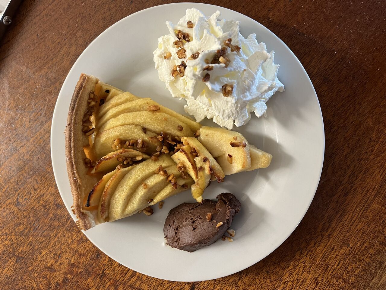Tarte aux pommes, crémeux au chocolat & chantilly 