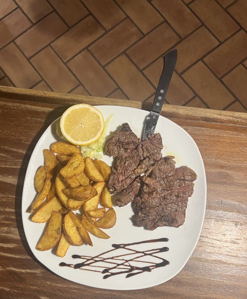 Tagliata di manzo con patate rustiche