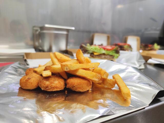 9 Nugetiek + hranolky