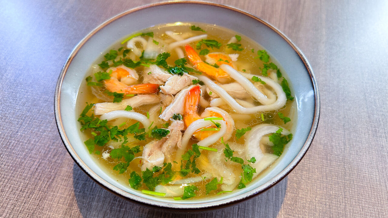 Soupe UDON aux crevettes-poulet