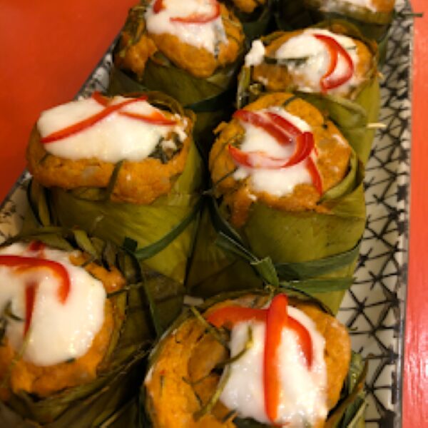 Mok Pah poisson vapeur au lait de coco dans une feuille de bananier