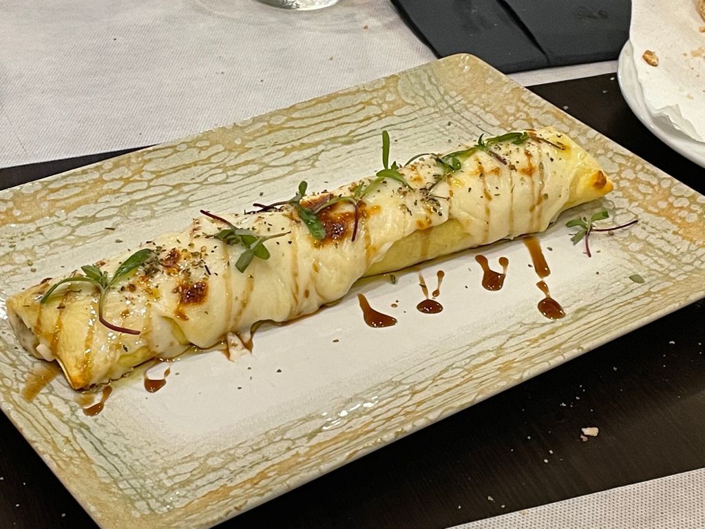 Canelón de rabo de toro con bechamel de idiazabal