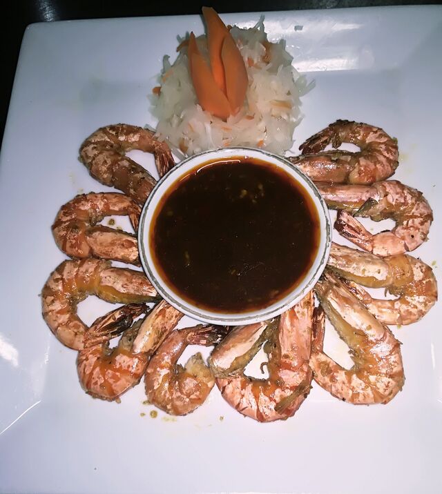 Krewetki tygrysie dla prawdziwych koneserow. Podawane z sosem, ktory przygotowujemy na miejscu.