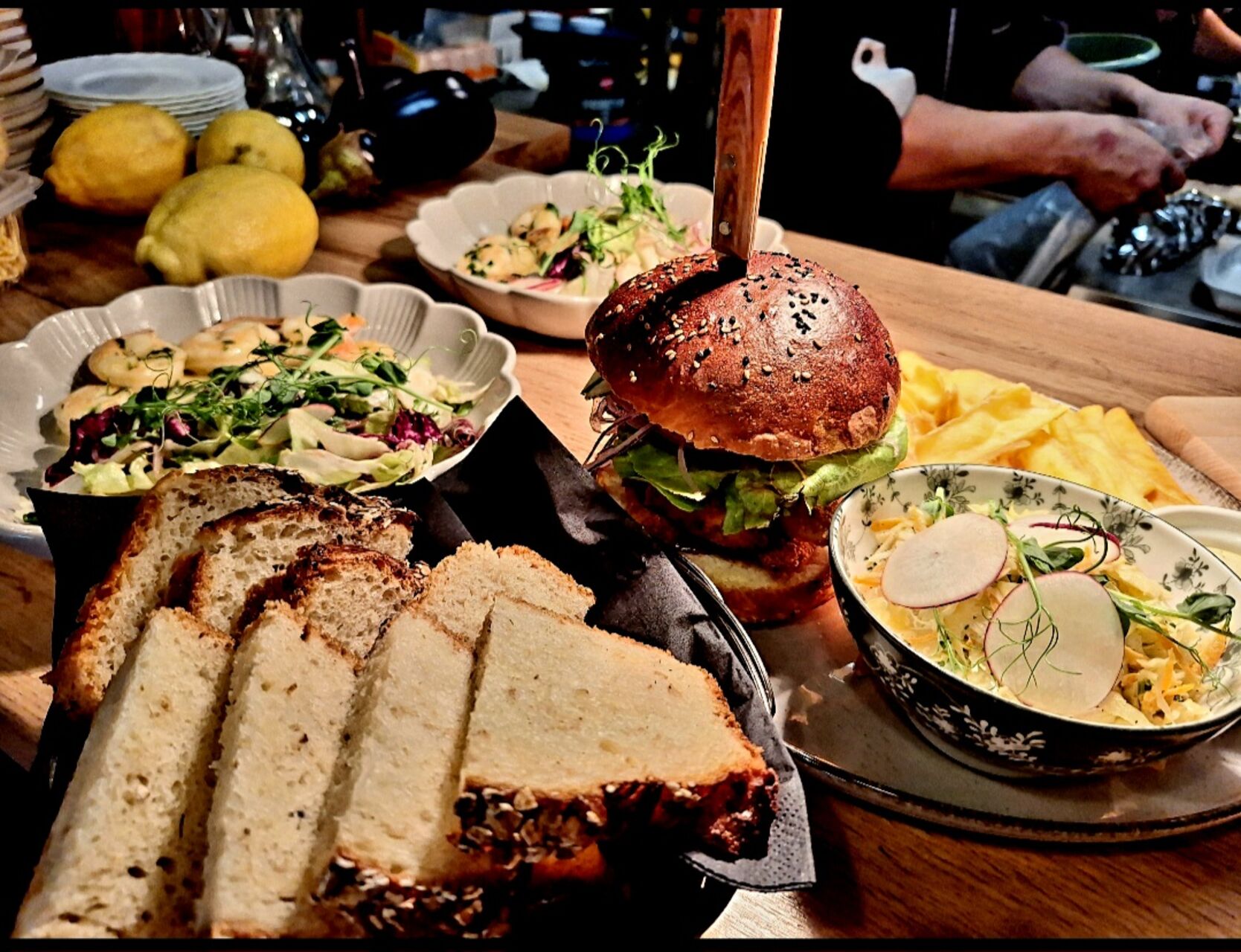 Zanurz się w atmosferze sztuki, relaksu i slow life. BROO to miejsce, gdzie odpoczniesz, zaspokoisz swój głód i odnajdziesz wytchnienie od zgiełku miasta.