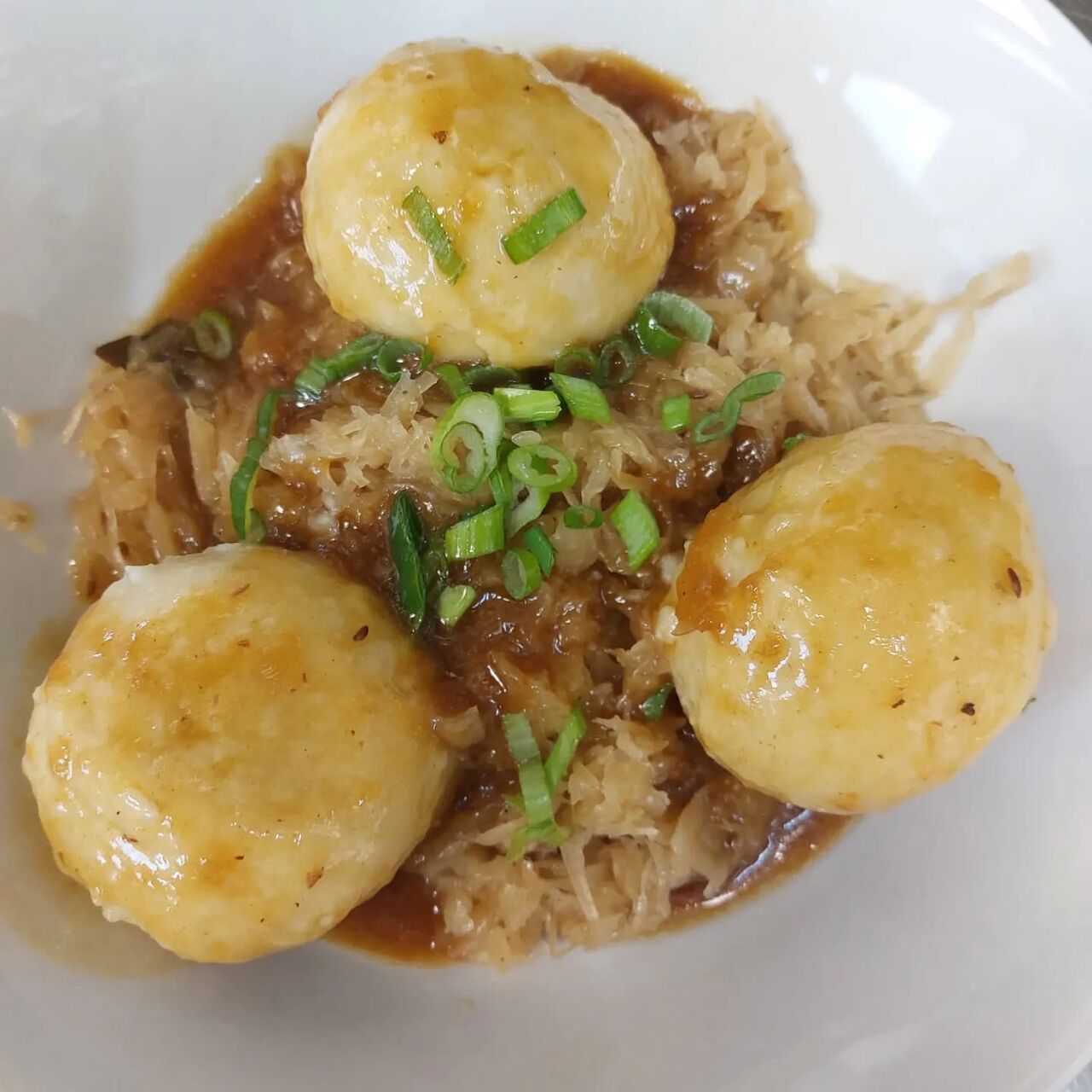 Speckknödel mit Sauerkraut