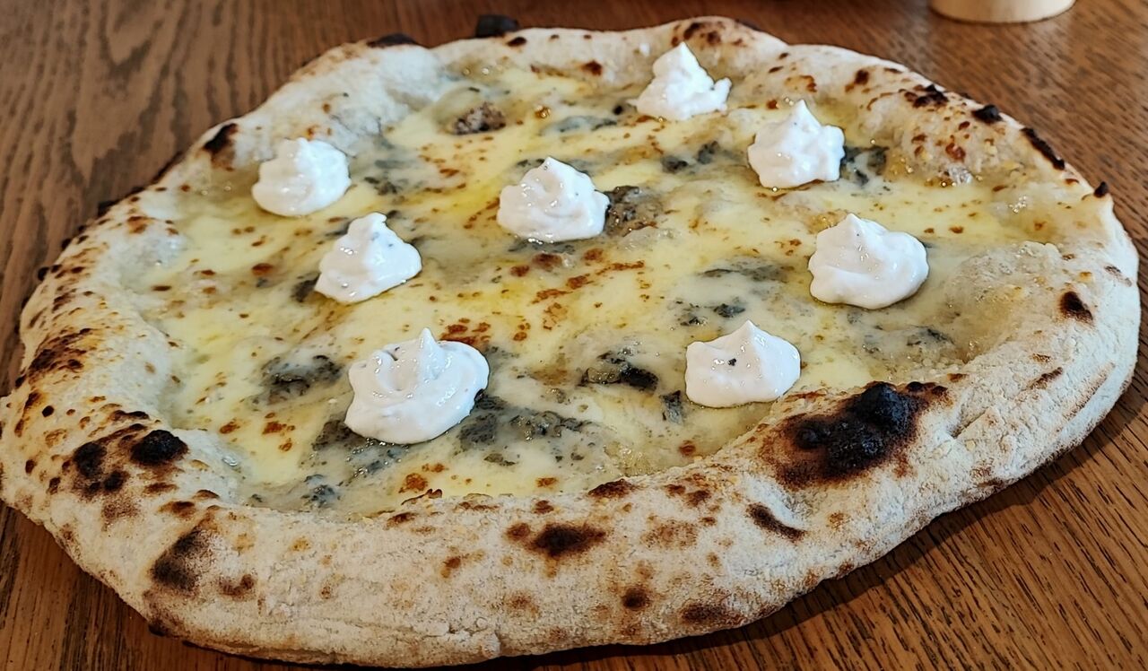Pizza quattro formaggi 39 lei
