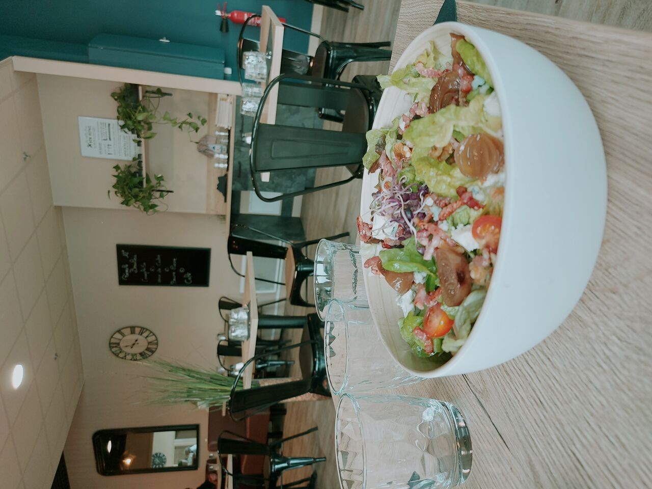 Venez découvrir notre suggestion du printemps avec la salade Aveyronnaise !