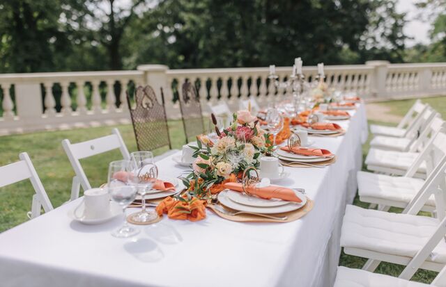 Festliche Kaffee-Tafel im Park