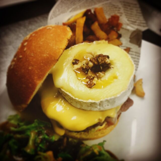Burger au Camembert Roti ?
#produitsfrais #frenchburger #eliandre